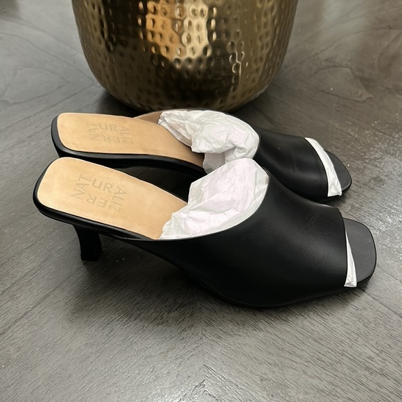 Naturalizer Black Stacy Leather Sandal - Picture 8 of 11